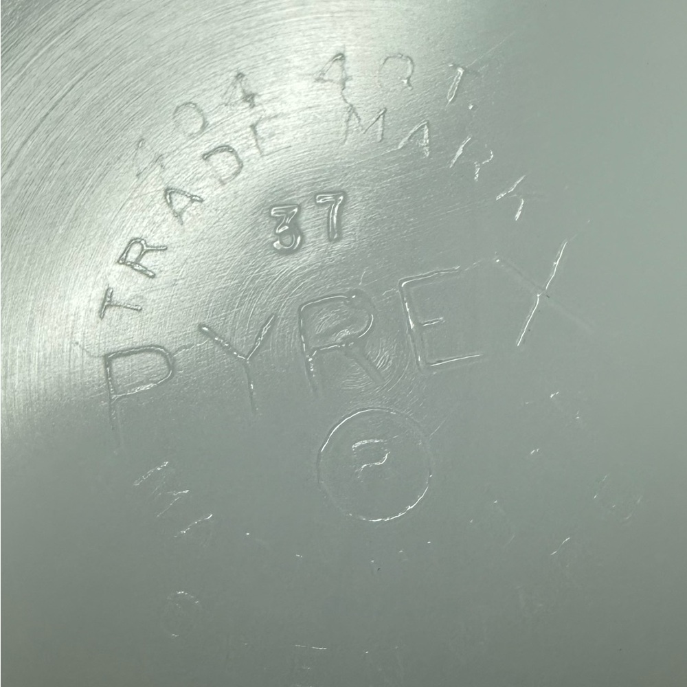 (2) Vintage Pyrex 404 Bright Yellow Nesting Mixing Bowl 4 Qt  10" - Picture 4 of 7